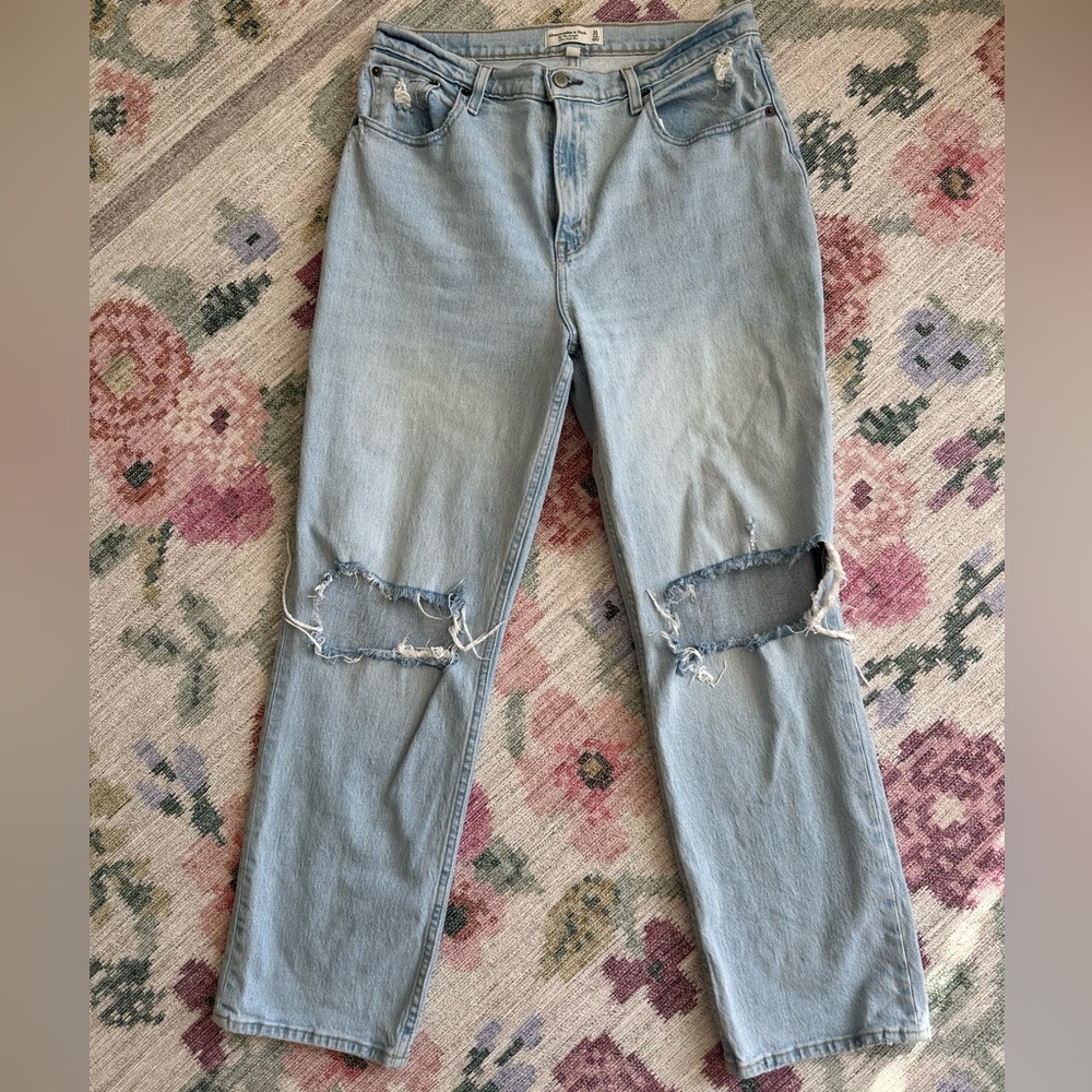 Abercrombie 90s Straight Curve Love Ripped Jeans